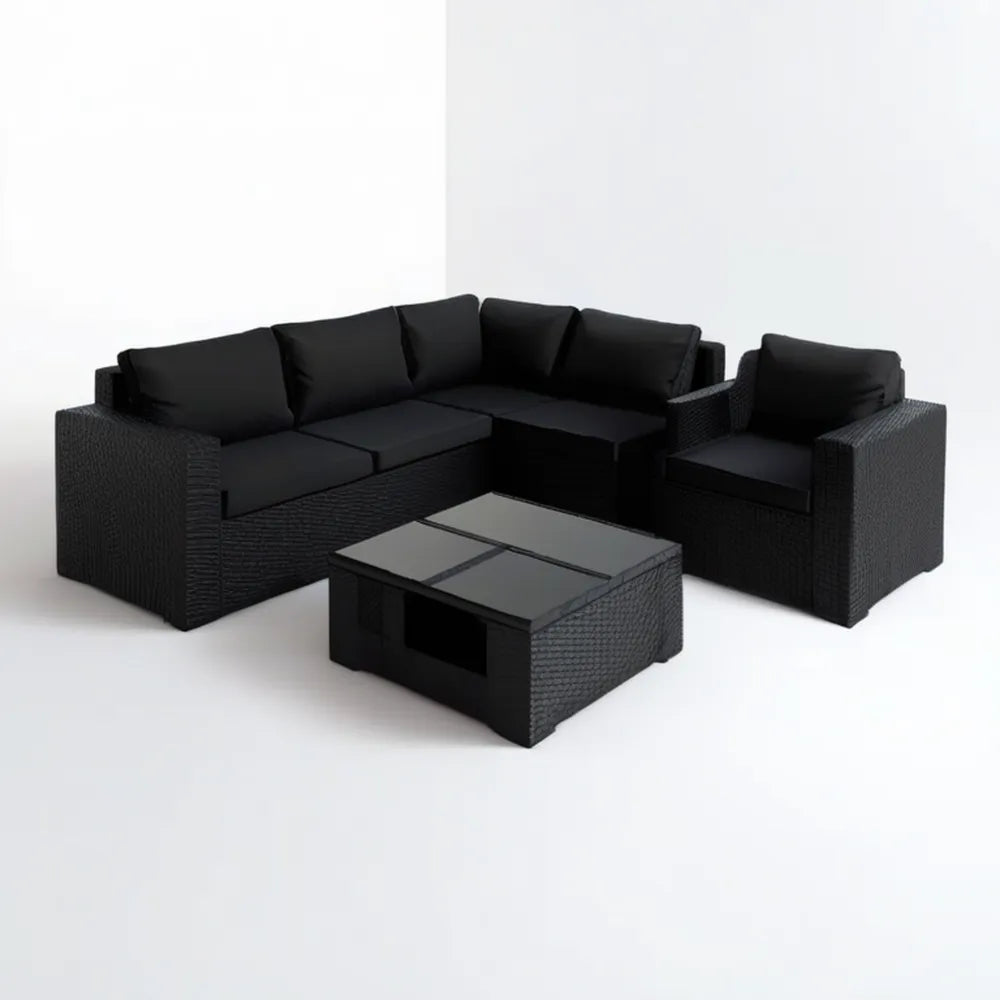 Czarny zestaw wypoczynkowy z technorattanu: sofa narożna, fotel i stolik ze szkłem, 220 × 140 cm